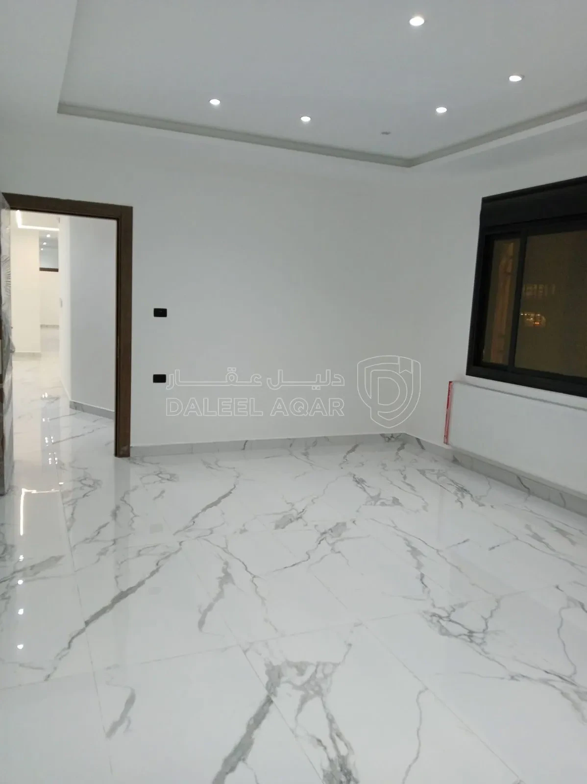 شقة في البنيات - مقابل مجمع دعنا - قريب من مدارس الحصاد - 85,000 دأ - صورة 1