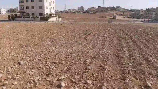 أرض في بلقرب من ديوان ابو سبيتان و الشارع العام  - 29,000 دأ - صورة 1