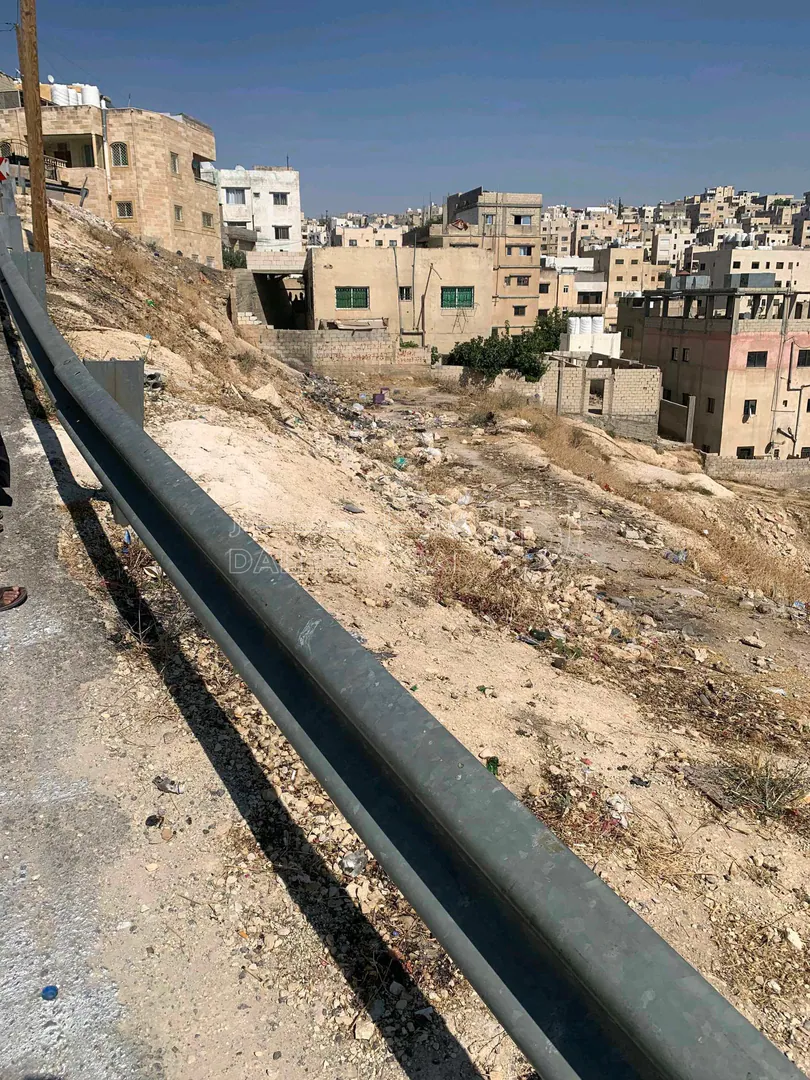 أرض في ارض للبيع بمنطقه راقية بحي عدن بجانب قصر حسن صافي  - 33,000 دأ - صورة 1