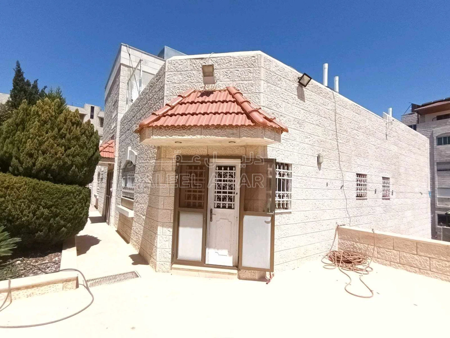 فيلا/منزل في عمان الرحمانيه شارع قدري يوسف الكلوب - 400,000 دأ - صورة 1