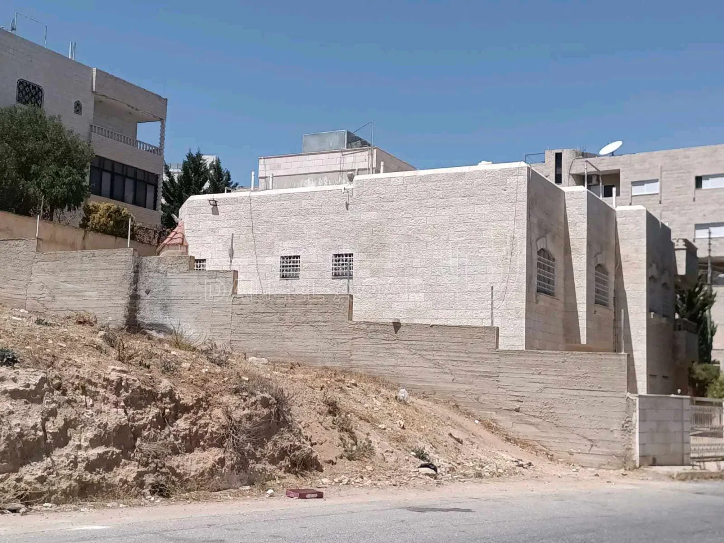 فيلا/منزل في عمان الرحمانيه شارع قدري يوسف الكلوب - 400,000 دأ - صورة 1