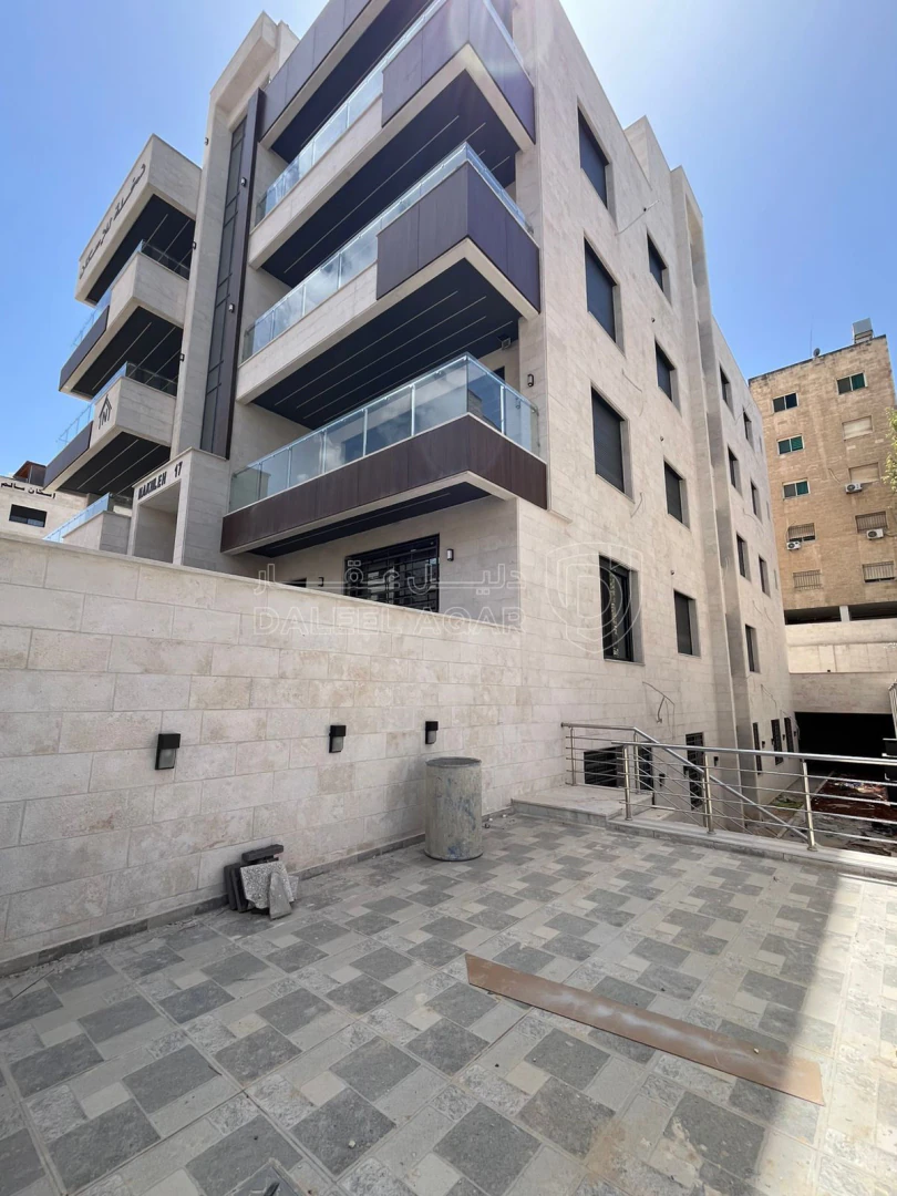 شقة في ارضي تشطيب فلل في مرج الحمام اسكان عالية   - 168,000 دأ - صورة 1