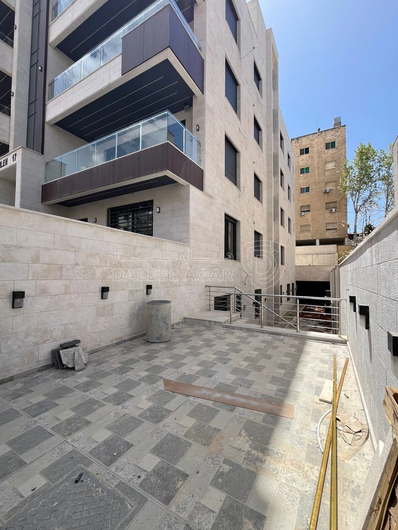 شقة في ارضي تشطيب فلل في مرج الحمام اسكان عالية   - 168,000 دأ - صورة 1