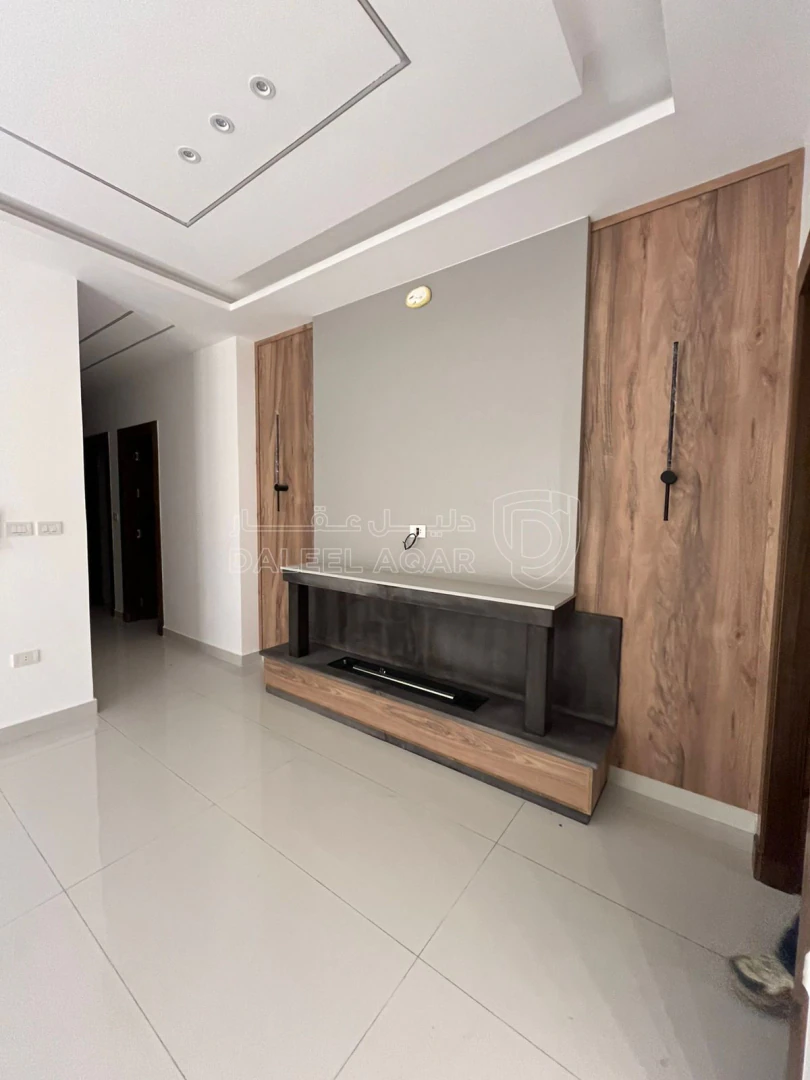 شقة في ارضي تشطيب فلل في مرج الحمام اسكان عالية   - 168,000 دأ - صورة 1