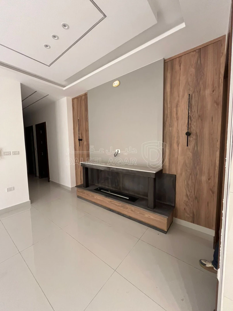 شقة في ارضي تشطيب فلل في مرج الحمام اسكان عالية   - 168,000 دأ - صورة 1