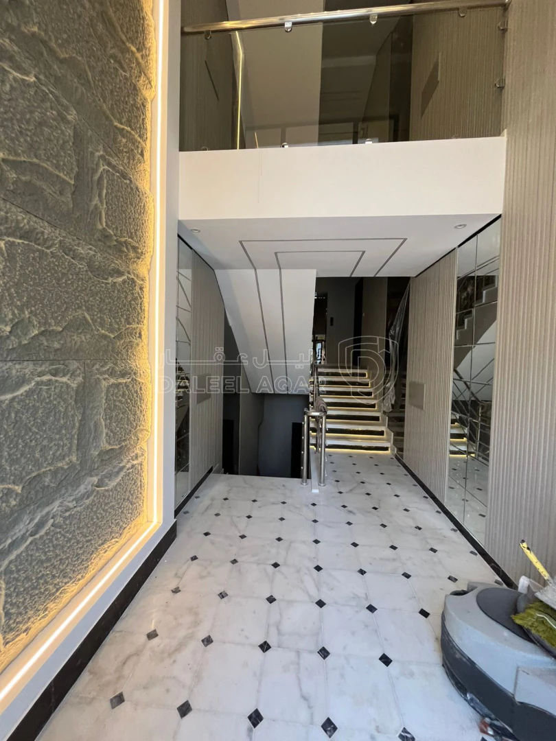 شقة في ارضي تشطيب فلل في مرج الحمام اسكان عالية   - 168,000 دأ - صورة 1