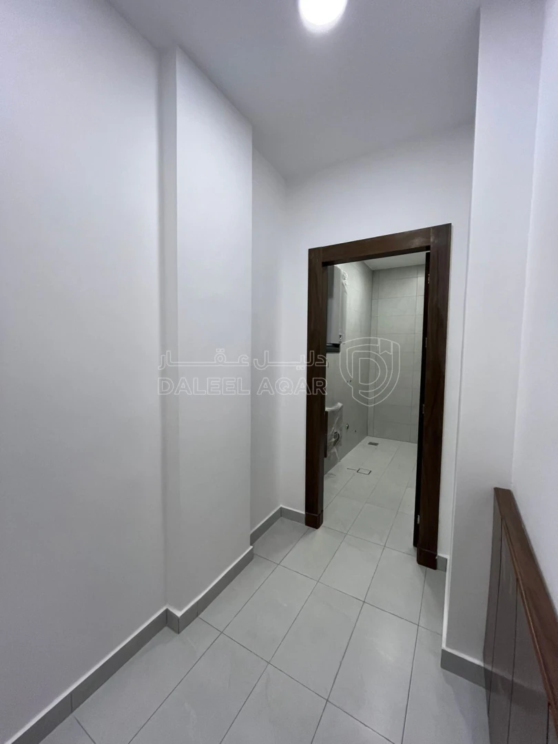 شقة في ارضي تشطيب فلل في مرج الحمام اسكان عالية   - 168,000 دأ - صورة 1