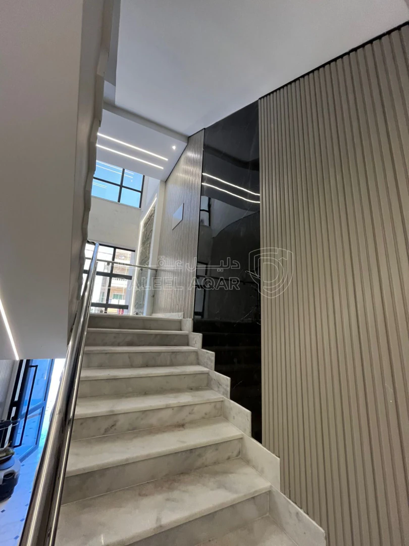 شقة في ارضي تشطيب فلل في مرج الحمام اسكان عالية   - 168,000 دأ - صورة 1