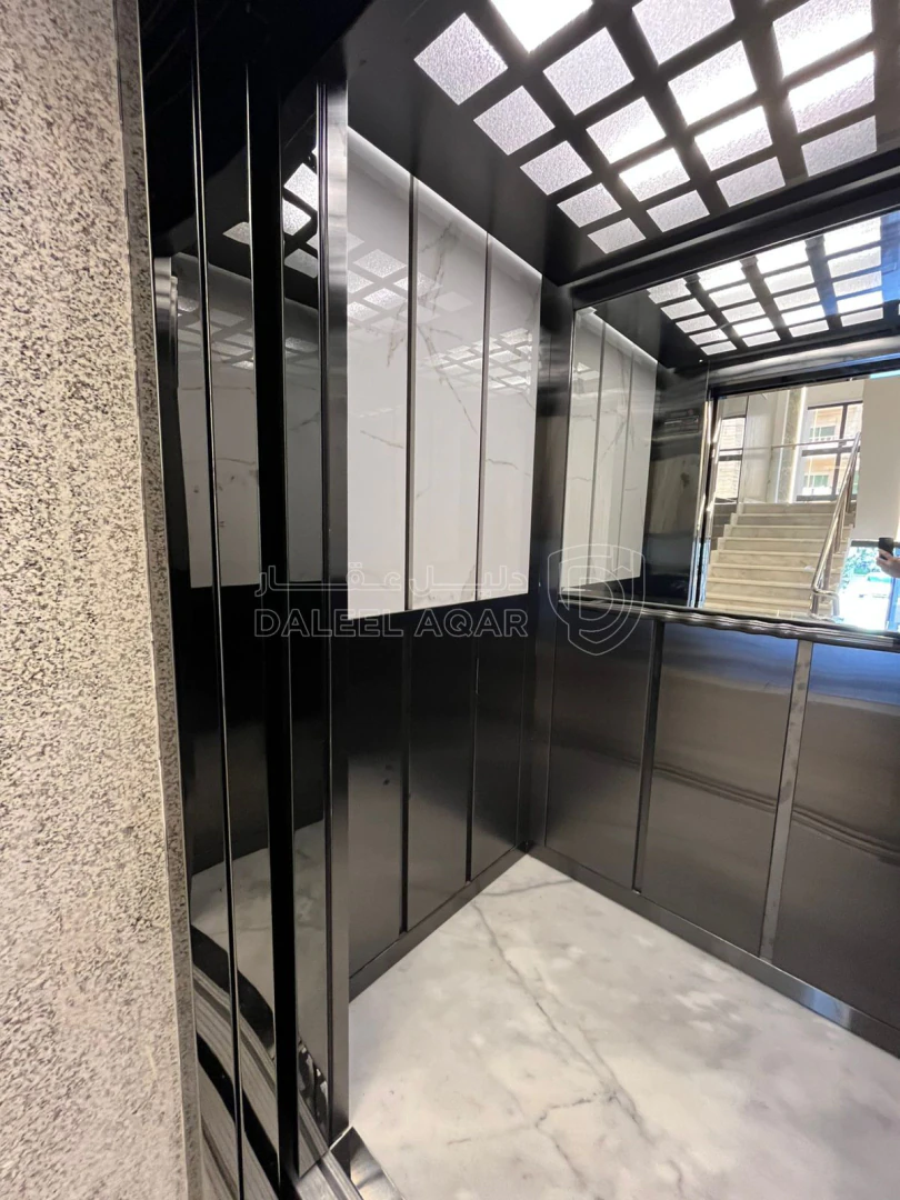 شقة في ارضي تشطيب فلل في مرج الحمام اسكان عالية   - 168,000 دأ - صورة 1