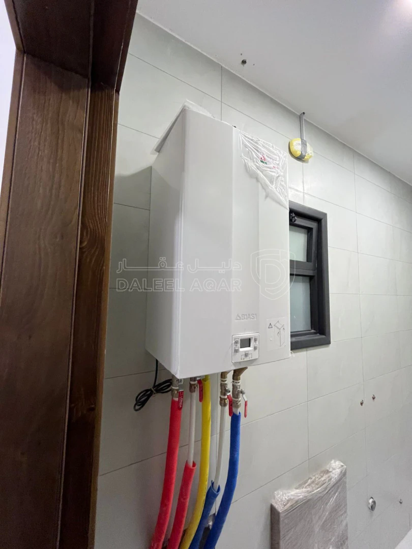 شقة في ارضي تشطيب فلل في مرج الحمام اسكان عالية   - 168,000 دأ - صورة 1