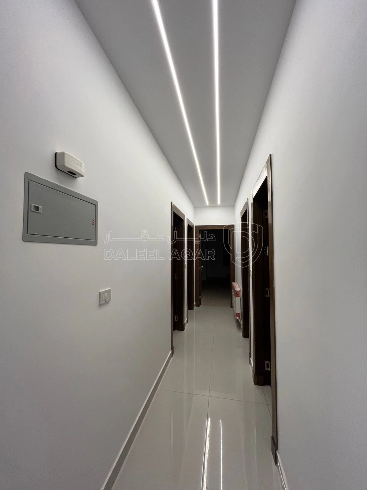 شقة في ارضي تشطيب فلل في مرج الحمام اسكان عالية   - 168,000 دأ - صورة 1