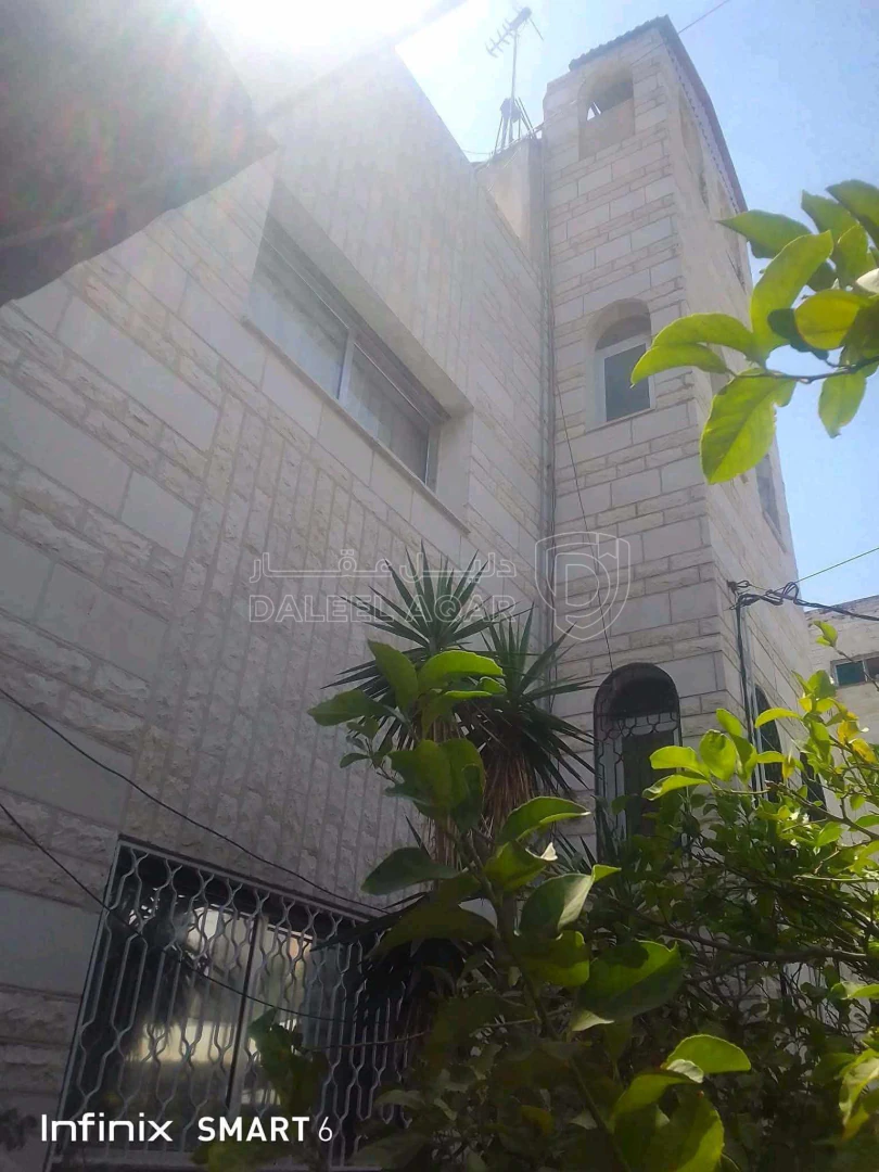 فيلا/منزل في اربد منطقة الرابيه شارع القنيطرة قرب مسجد علياء ال - 280,000 دأ - صورة 1