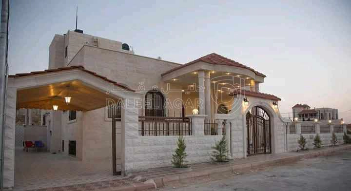 فيلا/منزل في إربد الرابية تحت مستشفى بديعة - 300,000 دأ - صورة 1