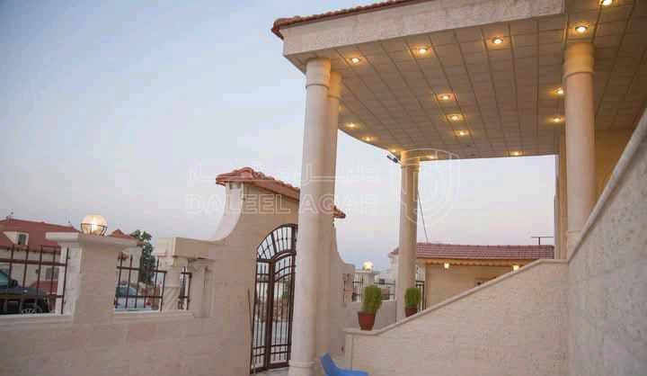 فيلا/منزل في إربد الرابية تحت مستشفى بديعة - 300,000 دأ - صورة 1