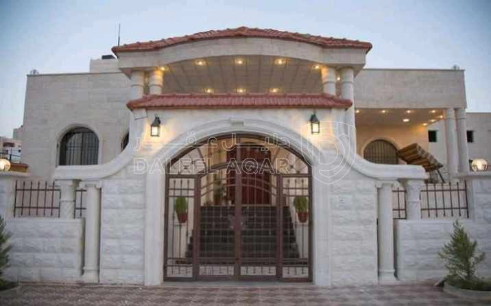 فيلا/منزل في إربد الرابية تحت مستشفى بديعة - 300,000 دأ - صورة 1