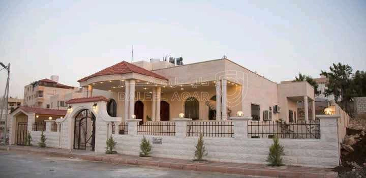 فيلا/منزل في إربد الرابية تحت مستشفى بديعة - 300,000 دأ - صورة 1