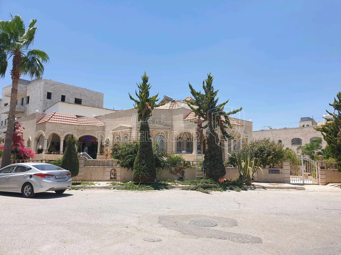 فيلا/منزل في المقابلين حي ابو الراغب  - 450,000 دأ - صورة 1
