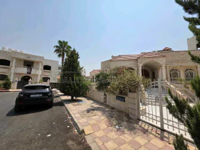 فيلا/منزل في المقابلين حي ابو الراغب  - 450,000 دأ - صورة NaN