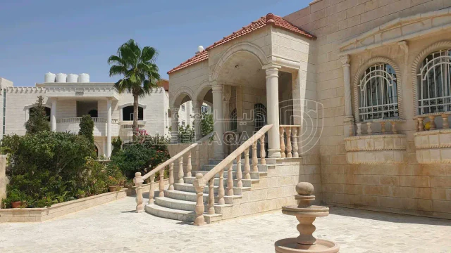 فيلا/منزل - المقابلين حي ابو الراغب  - 450000 دأ