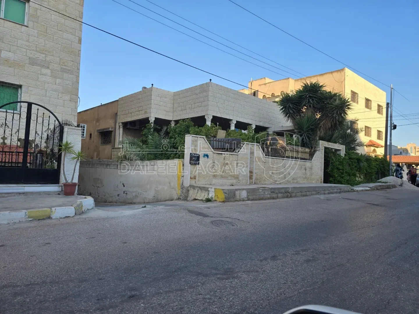 فيلا/منزل في اربد الحي الشرقي خلف الطوباسي بجانب Qماركت - 180,000 دأ - صورة 1