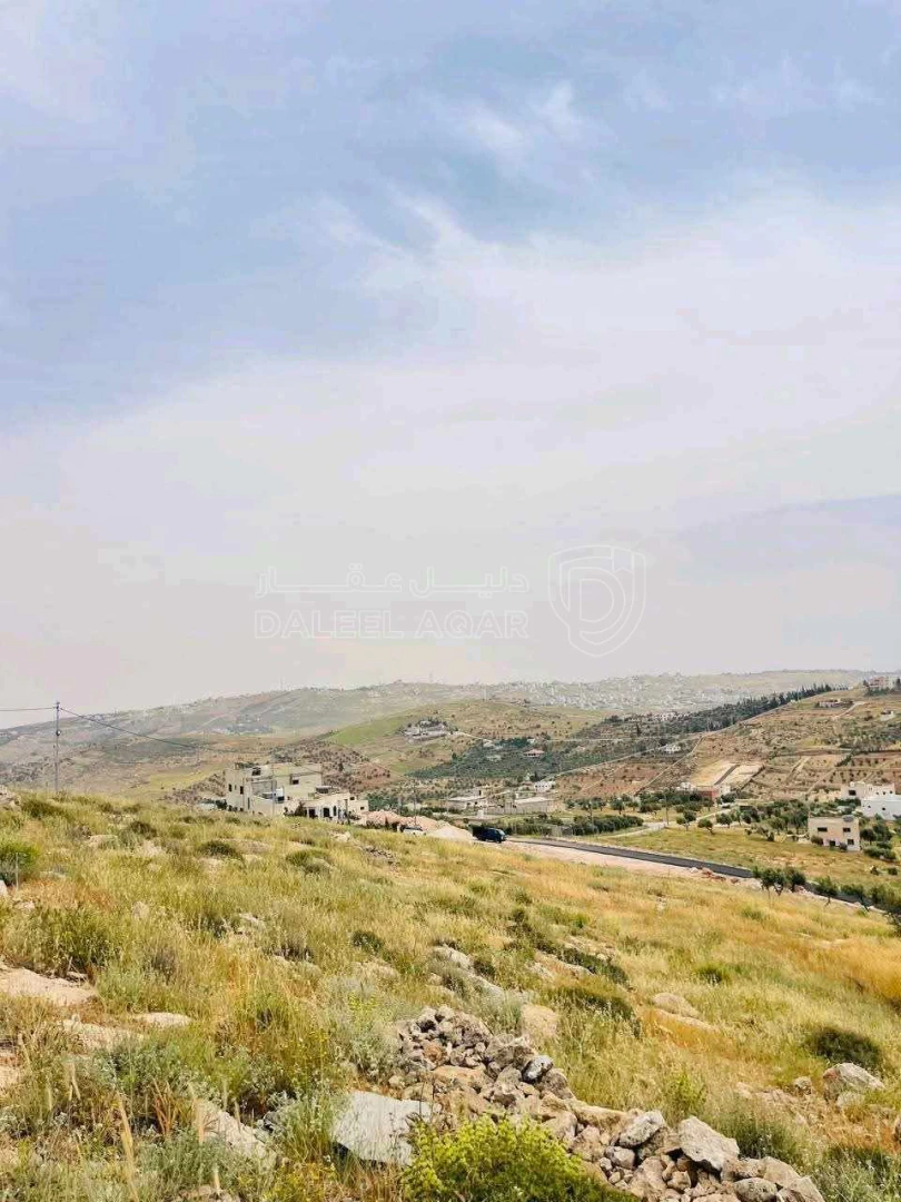 أرض في خلف مطعم قصر الجبل شارع الاردن  - 75,000 دأ - صورة 1