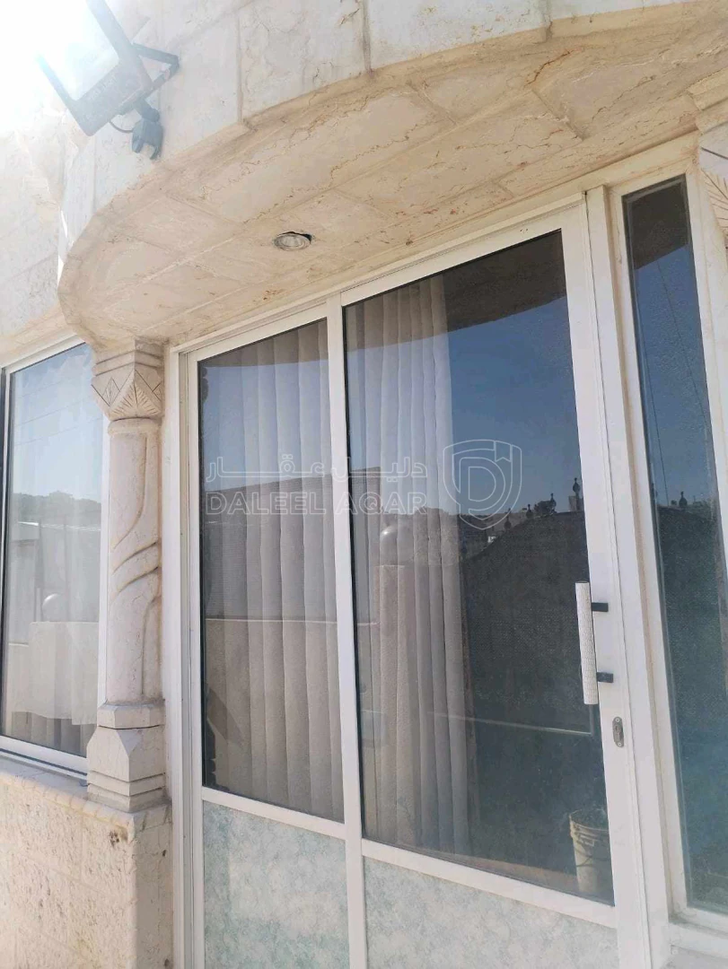 فيلا/منزل في اربد ايدون قرب مستشفى الأمير راشد بن الحسن العسكري - 320,000 دأ - صورة 1