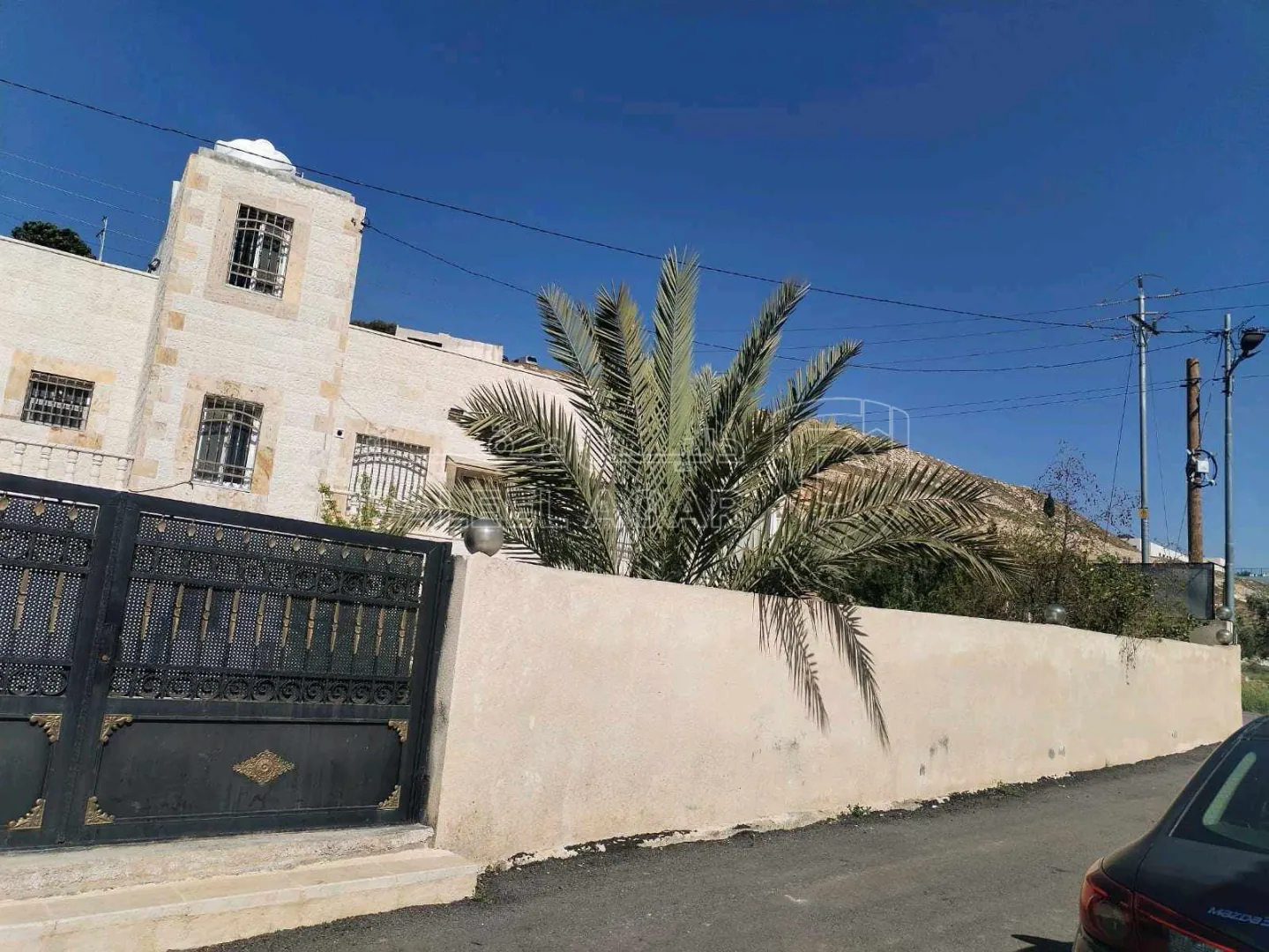 فيلا/منزل في اربد ايدون قرب مستشفى الأمير راشد بن الحسن العسكري - 320,000 دأ - صورة 1