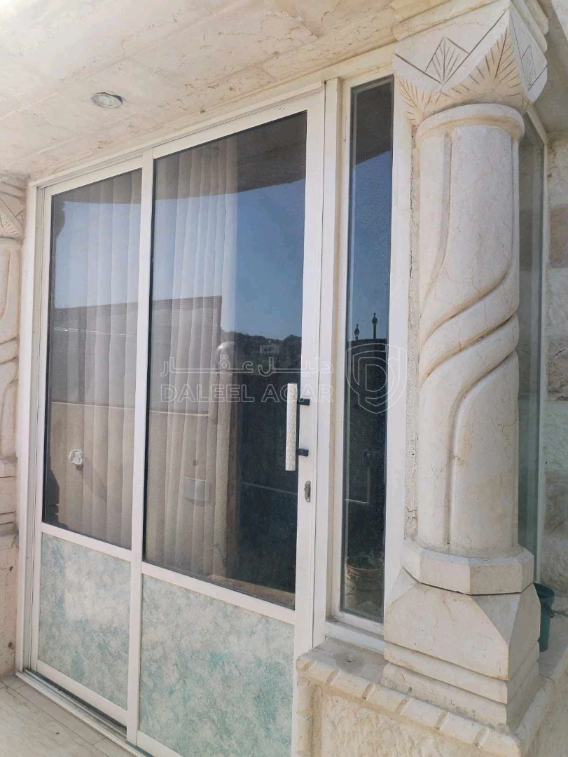 فيلا/منزل في اربد ايدون قرب مستشفى الأمير راشد بن الحسن العسكري - 320,000 دأ - صورة 1