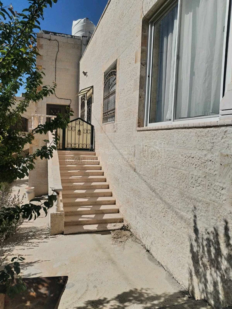 فيلا/منزل في اربد ايدون قرب مستشفى الأمير راشد بن الحسن العسكري - 320,000 دأ - صورة 1