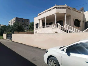 فيلا/منزل في اربد ايدون قرب مستشفى الأمير راشد بن الحسن العسكري - 320,000 دأ - صورة NaN