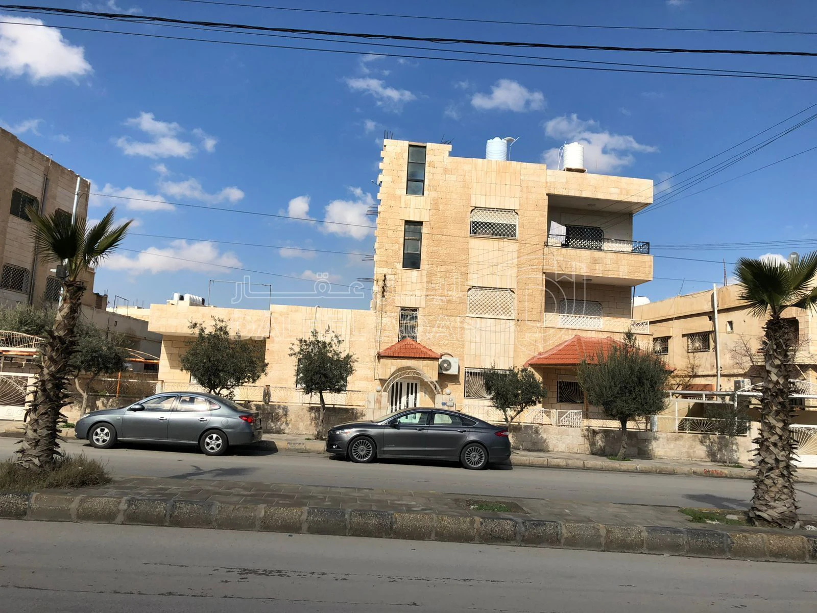 مبنى في فرصة استثمارية مميزة عمارة سكنية على شارع تجاري  - 510,000 دأ - صورة 2