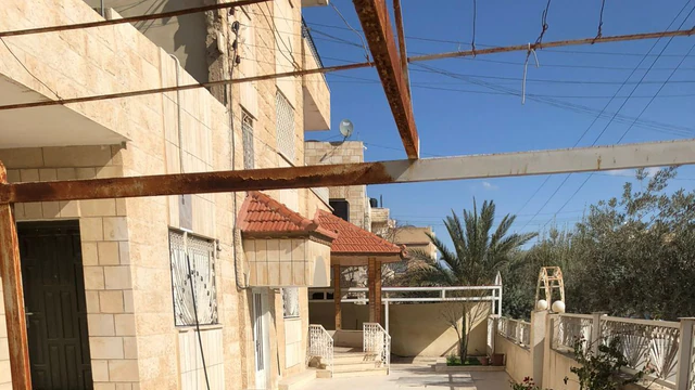 مبنى في فرصة استثمارية مميزة عمارة سكنية على شارع تجاري  - 510,000 دأ - صورة NaN