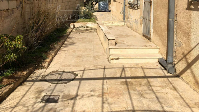 مبنى في فرصة استثمارية مميزة عمارة سكنية على شارع تجاري  - 510,000 دأ - صورة NaN