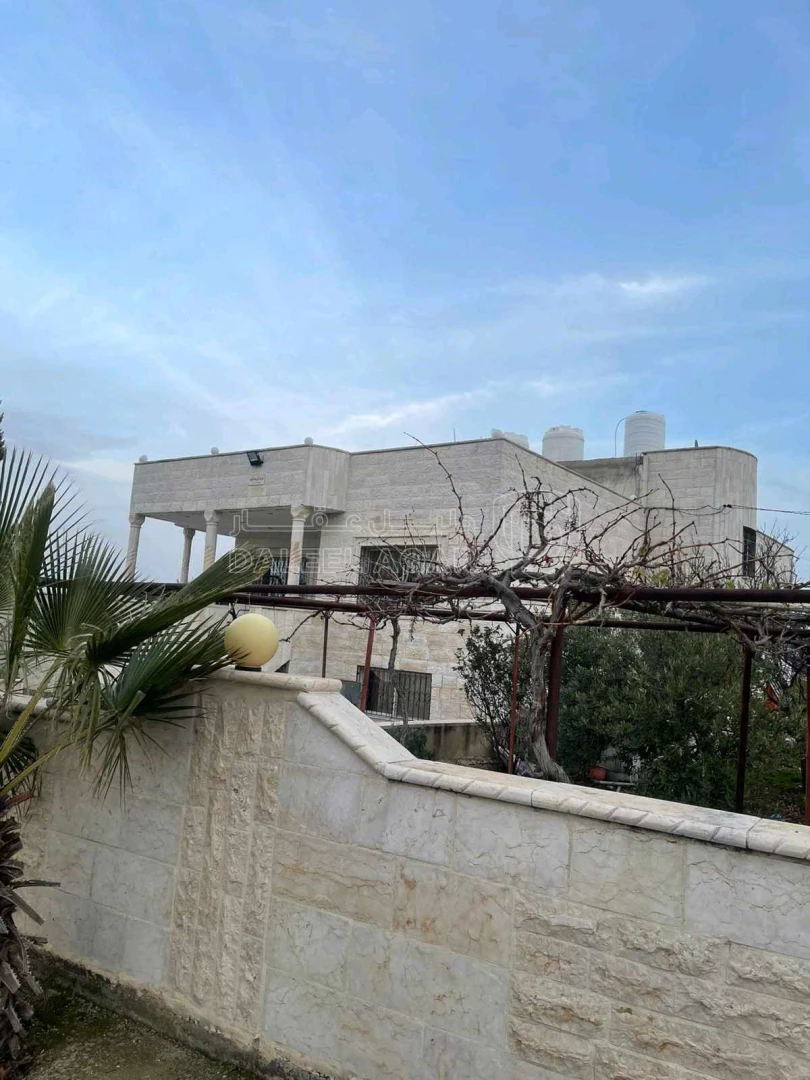 فيلا/منزل في اربد الصريح شرق الترخيص  - 250,000 دأ - صورة 1