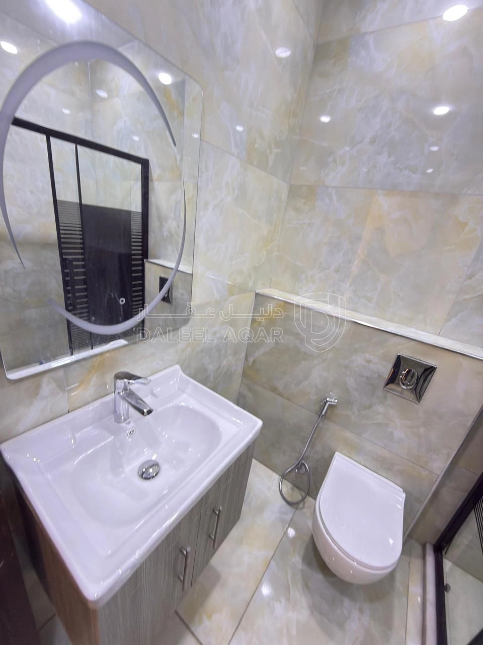 شقة في البنيات- حي المرعي- قرب مدارس الحصاد - 115,000 دأ - صورة 1