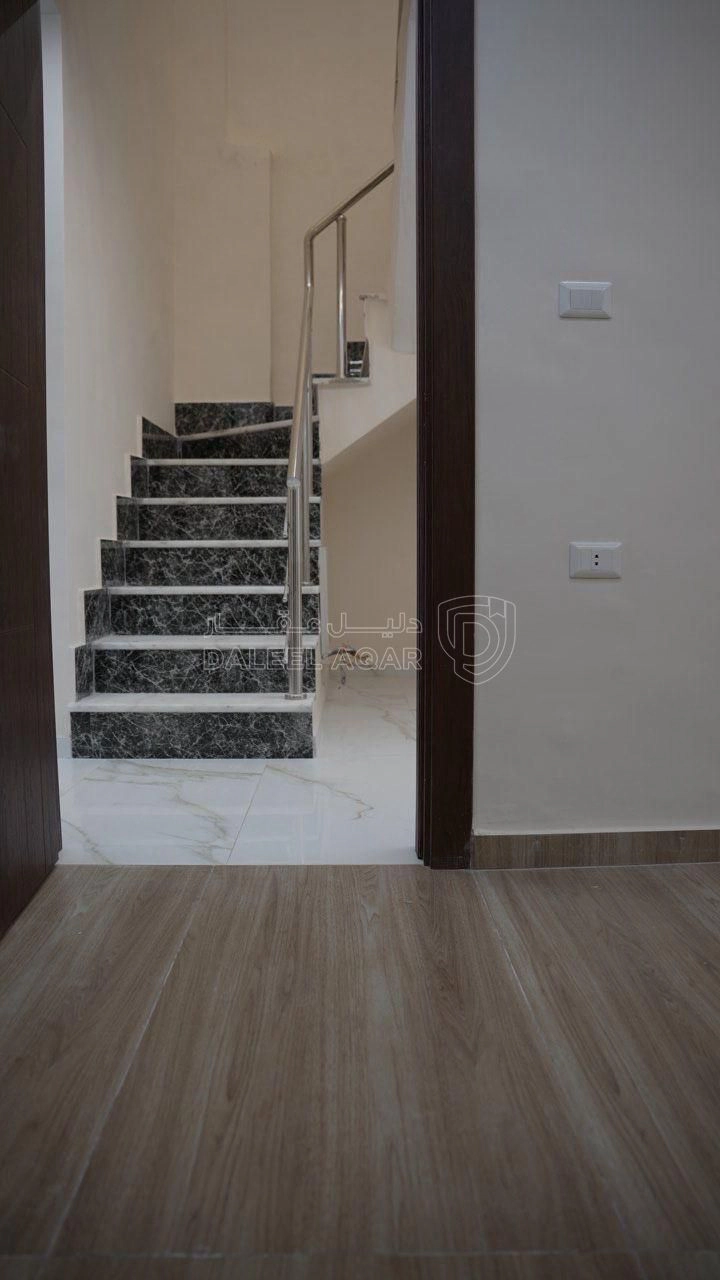 شقة في البنيات- حي المرعي- قرب مدارس الحصاد - 115,000 دأ - صورة 1