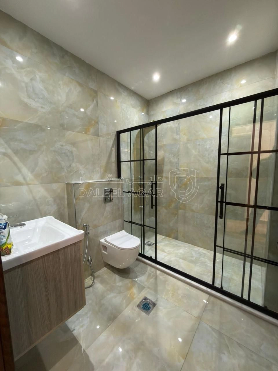 شقة في البنيات- حي المرعي- قرب مدارس الحصاد - 115,000 دأ - صورة 1