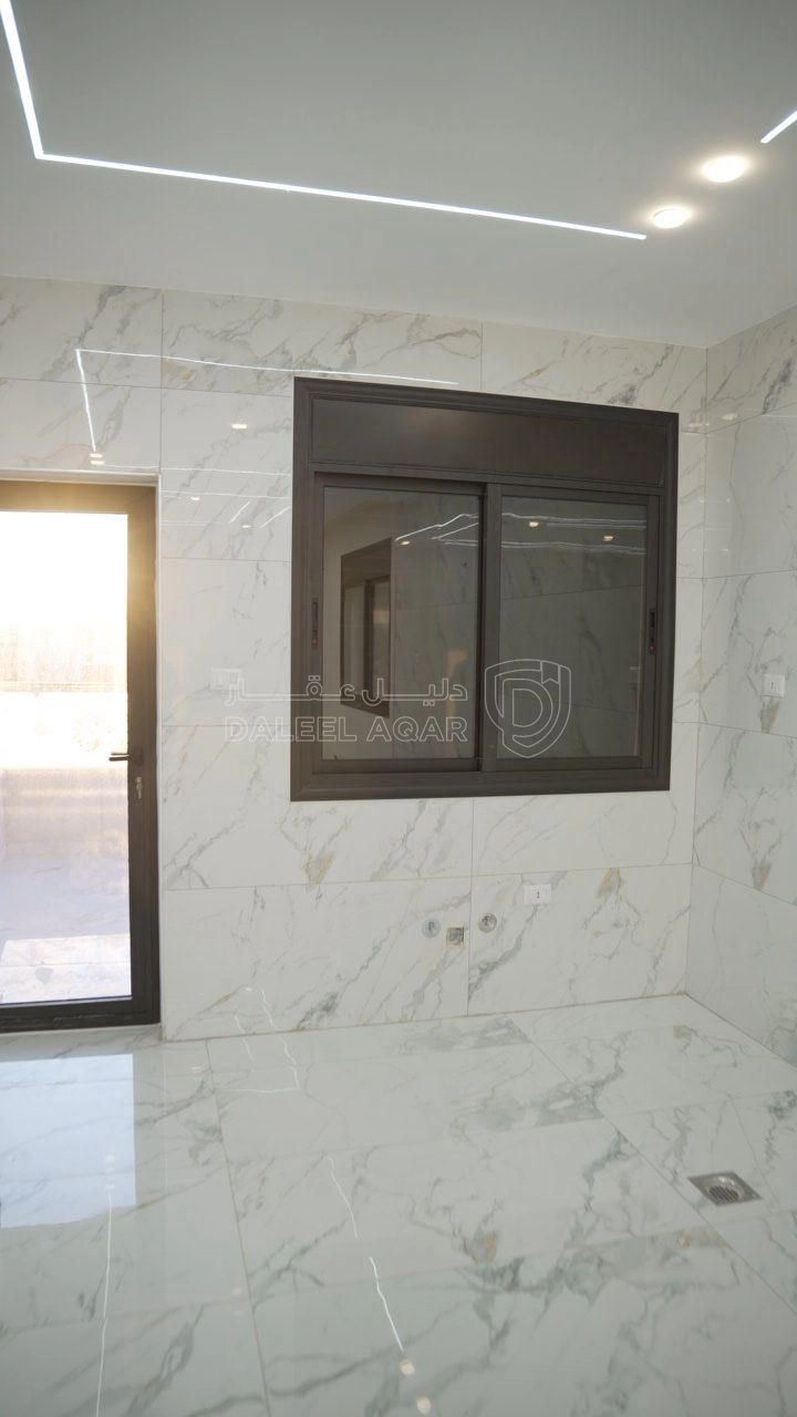 شقة في البنيات- حي المرعي- قرب مدارس الحصاد - 115,000 دأ - صورة 1