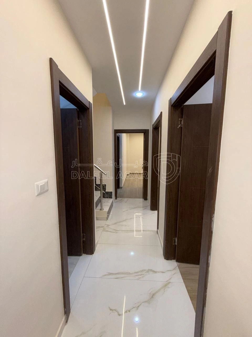 شقة في البنيات- حي المرعي- قرب مدارس الحصاد - 115,000 دأ - صورة 1