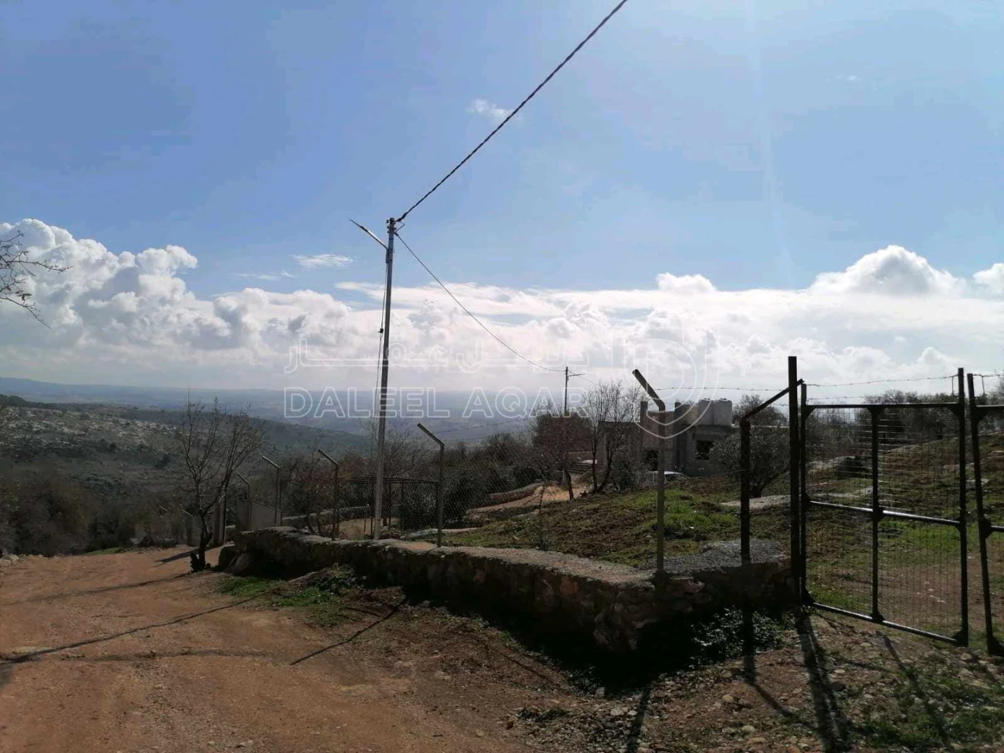 أرض في شارع الرأيسي خلف كازيه ملكا - 70,000 دأ - صورة 1