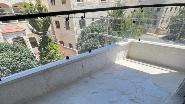 شقة - شقه للبيع ثالث مع روف  في البنيات  - 89000 دأ