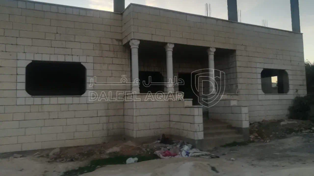 فيلا/منزل - ايدون بني حسن بجانب مدرسه ايدون الثانويه للبنين  - 37000 دأ