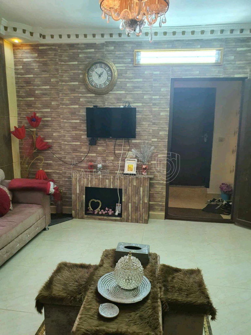 شقة في صخرة الحي الشمالي بالقرب من مسجد المومني - 35,000 دأ - صورة 1