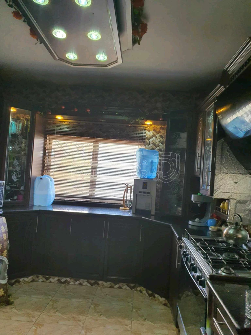 شقة في صخرة الحي الشمالي بالقرب من مسجد المومني - 35,000 دأ - صورة 1