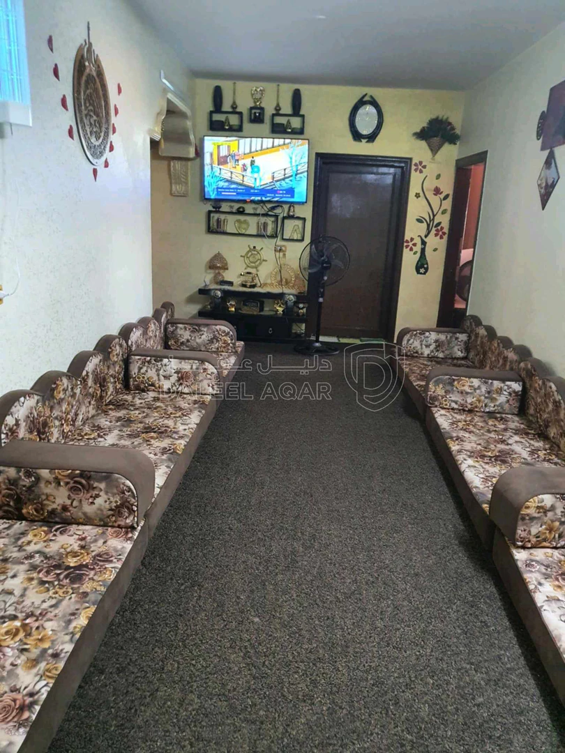 شقة في صخرة الحي الشمالي بالقرب من مسجد المومني - 35,000 دأ - صورة 1