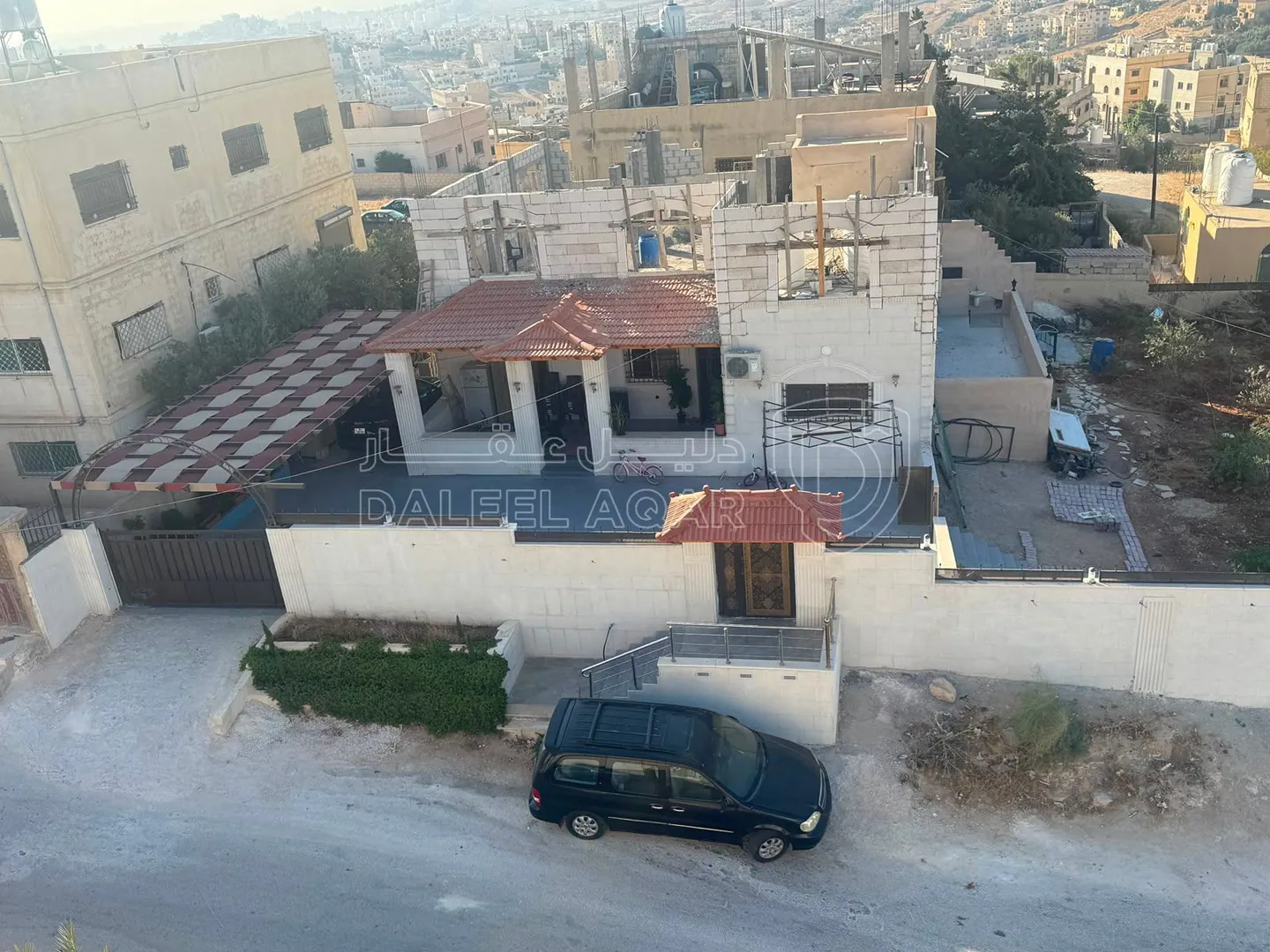 فيلا/منزل في الزرقاء حي نصار مقابل بقالة مالك الهندي  - 98,000 دأ - صورة 1