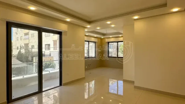 شقة - خلدا - بالقرب من مطعم ورد  - 77000 دأ