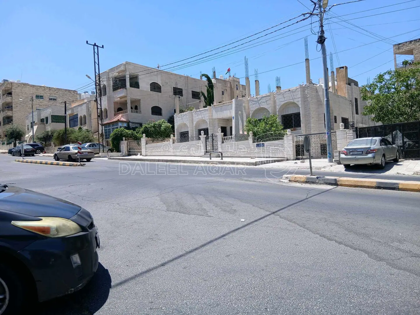 فيلا/منزل في بالقرب من دوار الشورى - 400,000 دأ - صورة 1