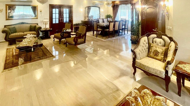 فيلا/منزل في عمان الجبيهة بجانب مسجد ابو الحاج التلاوي  - 530,000 دأ - صورة NaN