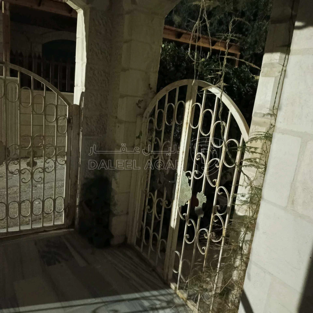 فيلا/منزل في ماركا الجنوبية /نادي السباق/بجوار مدرسة بن زيدون - 125,000 دأ - صورة 1